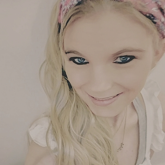 Meet your Posher, Kate grace - Picture 2 of 12